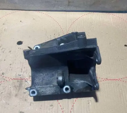 Audi A8 S8 D2 4D Engine mounting bracket 077260885