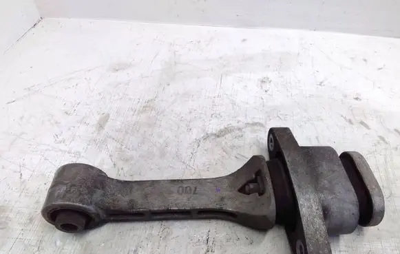 KIA Sportage Engine mount bracket 219592S000