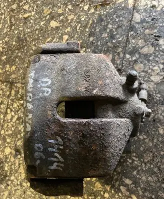 Volkswagen Touran I Front brake caliper