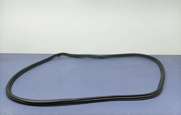 BMW X7 G07 Front door rubber seal 7428678