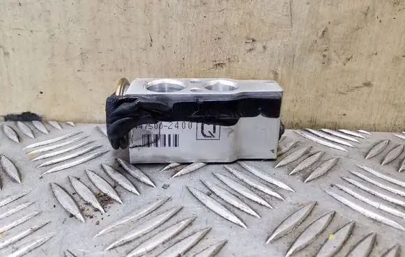 Subaru Outback Air conditioning (A/C) expansion valve 4475002400