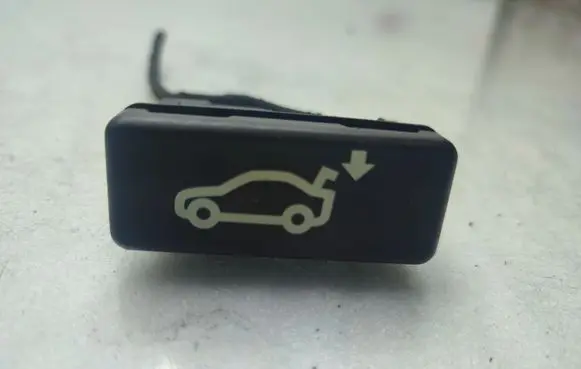 BMW 5 E60 E61 Tailgate opening switch 8375580