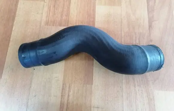 Opel Zafira B Intercooler hose/pipe 55557037 498891241 1302574