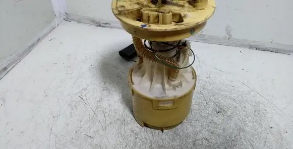 Mazda 3 I In-tank fuel pump D0103735AF