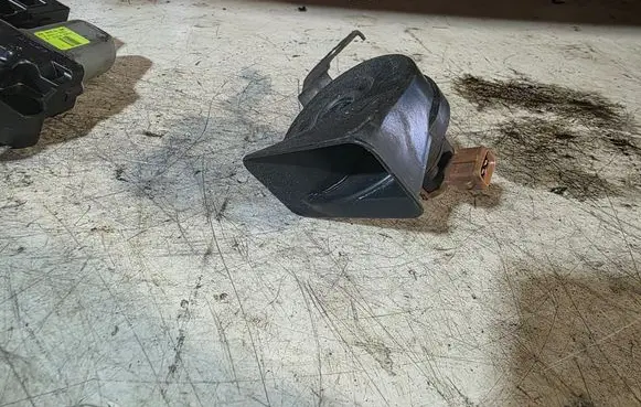 Volvo S40 Horn signal