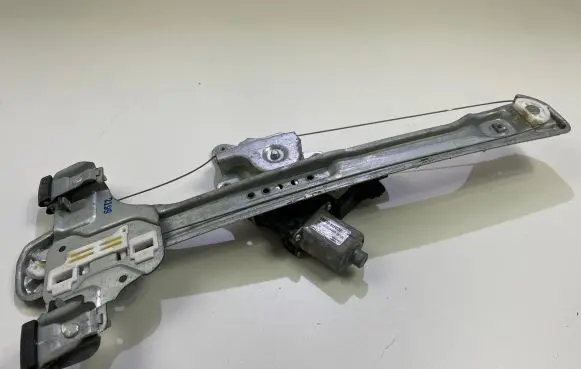 Opel Mokka X Front door window regulator motor 98910SUV20 7J19 001100803729