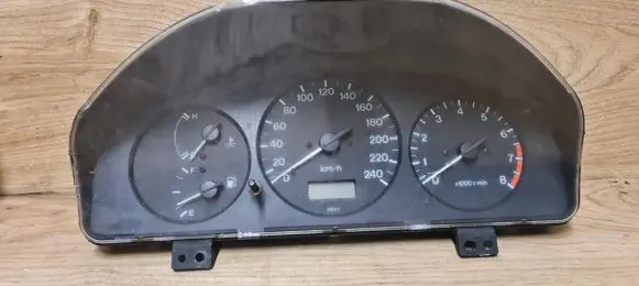 Mazda 626 Speedometer (instrument cluster) FDGE6VD