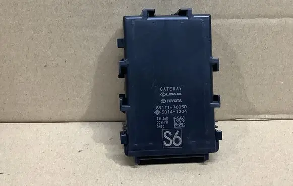 Lexus ES VII XZ10 Gateway control module 8911176050 50141204