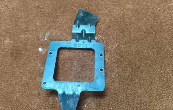 Porsche Cayenne (92A) Engine control unit holder 7P5907645A
