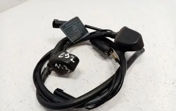 BMW M3 Windshield washer spray nozzle 61667131299 61667135410 61126928635