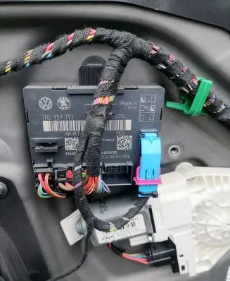 Skoda Superb B6 (3T) Door control unit/module 7N0959793