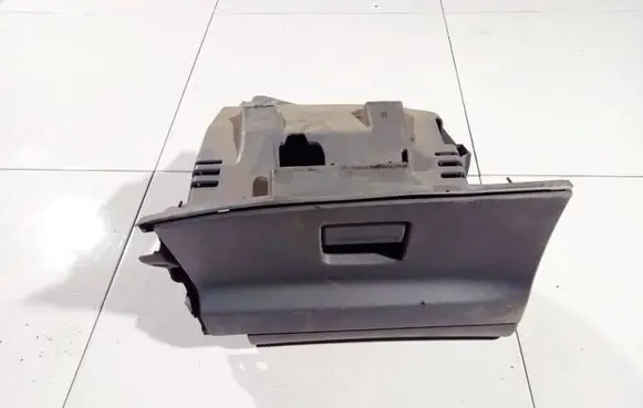 Glove box