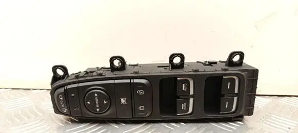 KIA Niro Electric window control switch 93570G5740