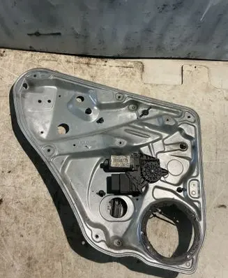 Volkswagen PASSAT B5.5 Rear door window regulator with motor 3B9839755C