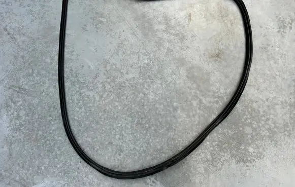 Audi Q7 4L Front door rubber seal 4L0831721