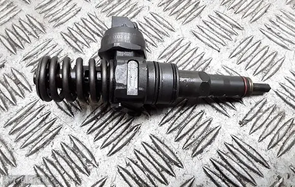 Skoda Octavia Mk2 (1Z) Fuel injector 038130073AG