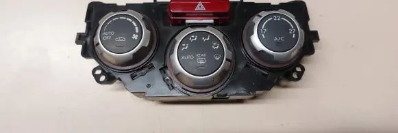 Subaru Forester SH Climate control unit 72311SC060 T1007170D