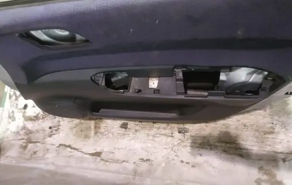 Honda FR-V Front door card panel trim