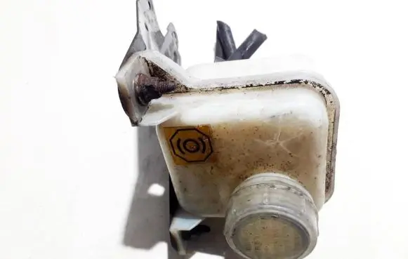 Brake fluid reservoir
