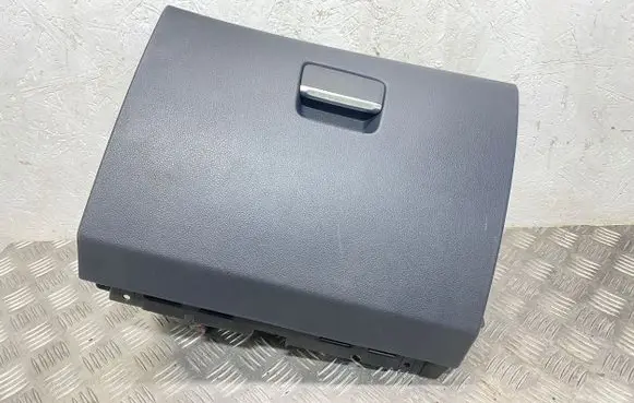 Mercedes-Benz A W176 Glove box 17668000919 B10554