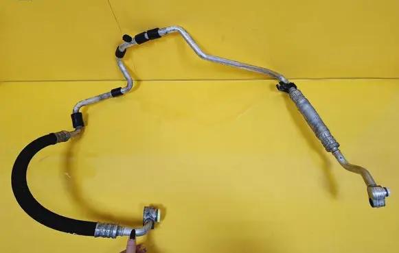 Volkswagen Caddy Air conditioning (A/C) pipe/hose 1T0820743AL