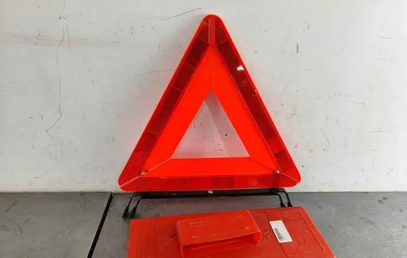Skoda Fabia Mk4 (6VA) Emergency warning sign 27R030019