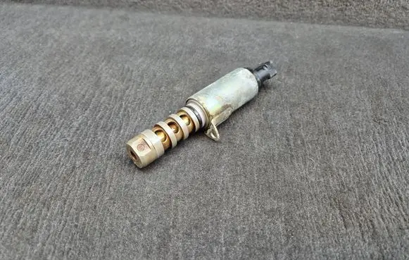 Audi A6 S6 C6 4F Camshaft vanos timing valve 06E109257F 06E109257AA