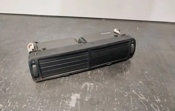 Volkswagen PASSAT B5.5 Dash center air vent grill 3B0819728D