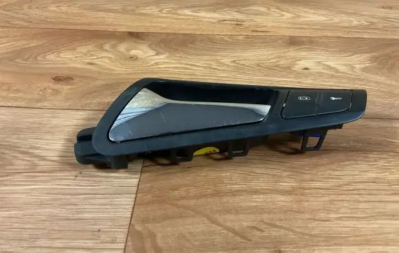 Volkswagen PASSAT B6 Front door interior handle 3C1837113