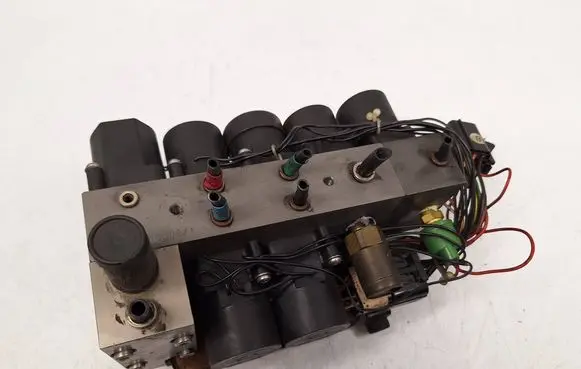 Land Rover Range Rover P38A Air suspension valve block ANR3901 LR009787 RVH100030