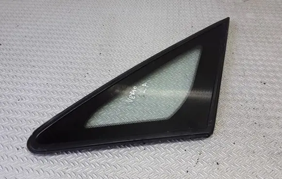 Toyota Avensis Verso Front triangle window/glass 