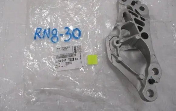 Peugeot 208 Gearbox mounting bracket 9824184280