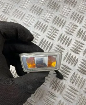 Opel Insignia A Front fender indicator light 13252455 13252456