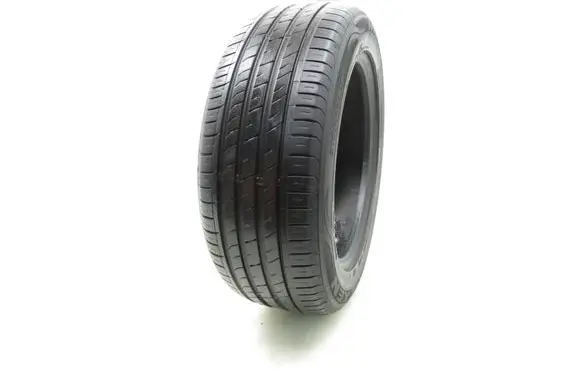 Volkswagen Golf V R16 summer tire 