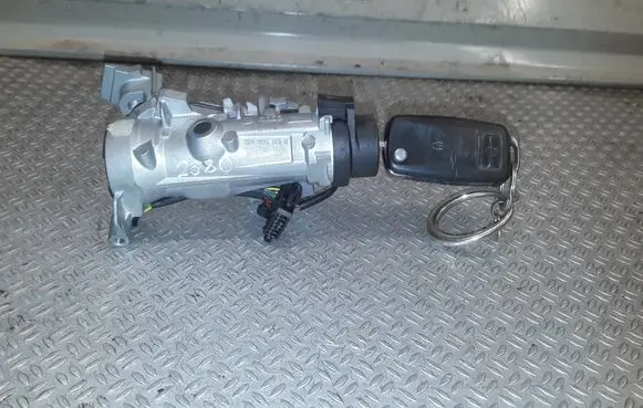 Volkswagen Touran I Ignition lock 1K0905851B