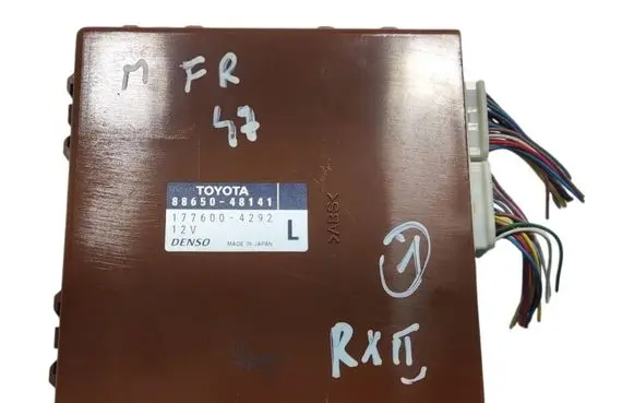 Lexus RX 300 Door control unit/module 8865048141