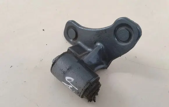 Mercedes-Benz C W204 Front door lower hinge 