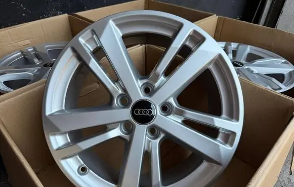 Audi Q3 8U R17 alloy rim 83A601025F