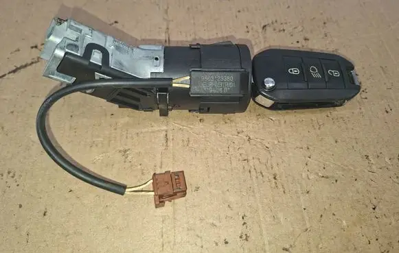 Peugeot 208 I Ignition lock 9663123380 19416B