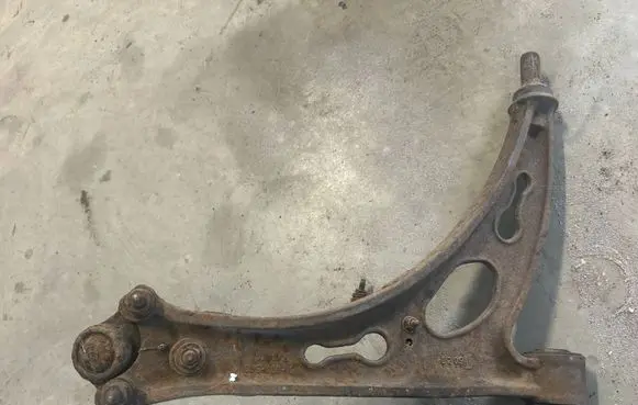 Volkswagen Touran I Front lower control arm/wishbone 1k04071536