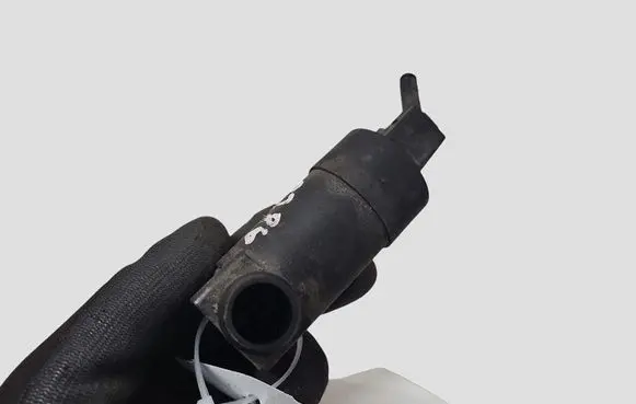 Ford Mondeo MK IV Windscreen/windshield washer pump 6S7117K624