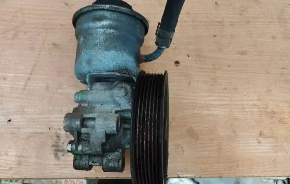 Toyota Avensis T250 Power steering pump