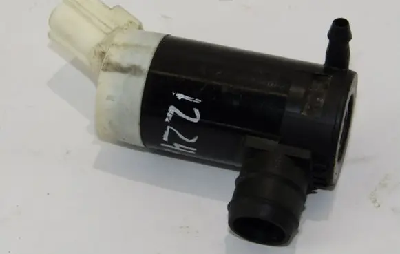 Mazda Tribute Windscreen/windshield washer pump F7C6