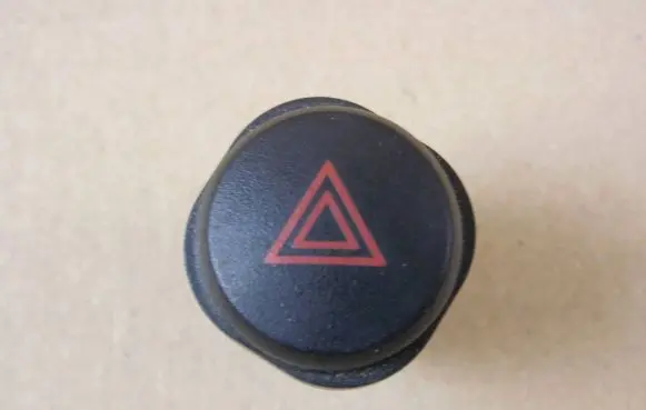Nissan Juke I F15 Hazard light switch 785113 S31471 25290EA000