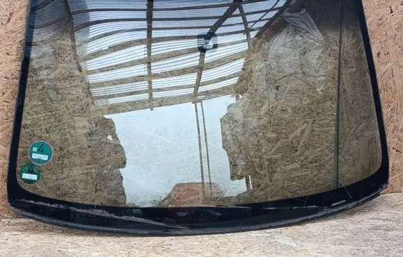 Volkswagen Touareg I Front windscreen/windshield window 43R00361