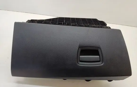 Glove box