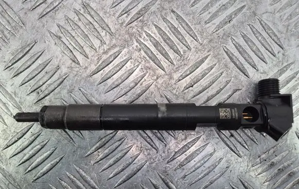Mercedes-Benz C W204 Fuel injector A6510702387