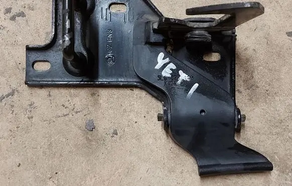 Skoda Yeti (5L) Engine bonnet/hood lock/latch loop/hook 