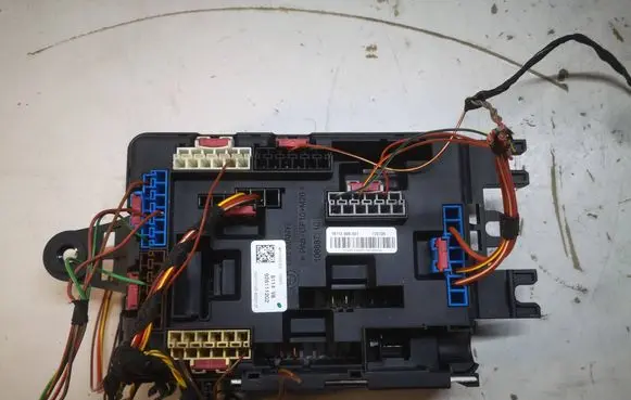 BMW 3 F30 F35 F31 Fuse module 9261112