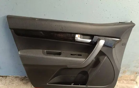 KIA Sorento Front door card panel trim